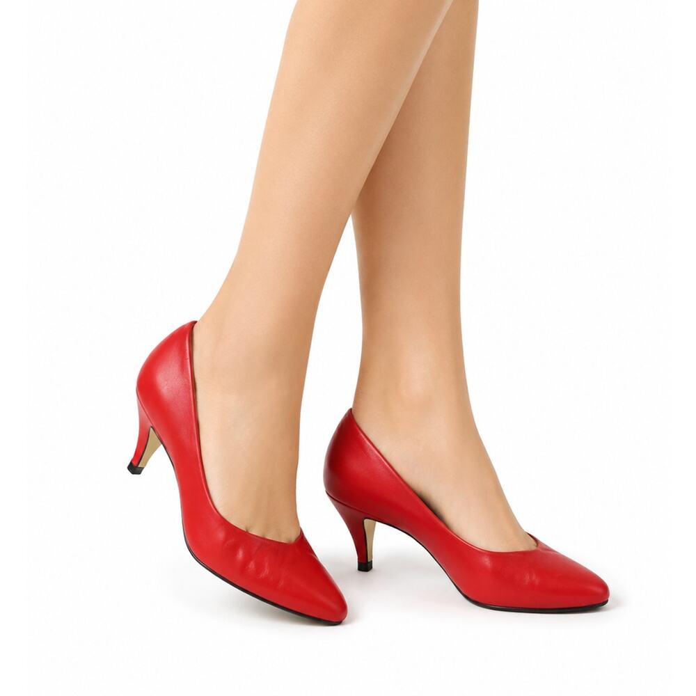 1980s Sabreé Vintage Red Leather Kitten Heel Size 6.5 Pointed Toe Pumps Retro